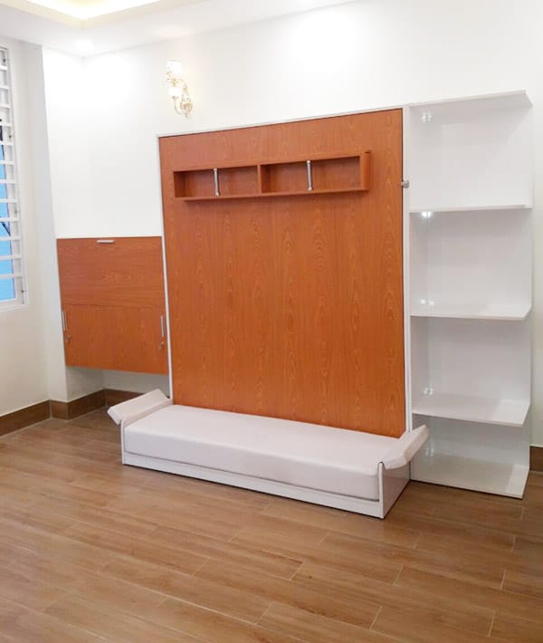Giường xếp gọn tăng cường diện tích căn phòng kết hợp sofa và kệ